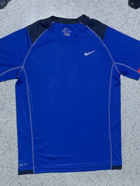 Nik* dry fit gym and sports wear Tshirt size S to M

Chest 38 to 42
Length 25

C...