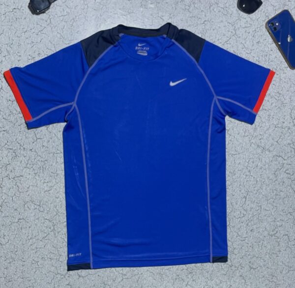 Nik* dry fit gym and sports wear Tshirt size S to M

Chest 38 to 42
Length 25

C...