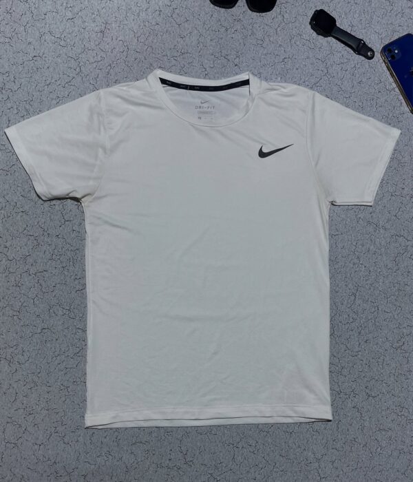 Dry fit size M for gym and sports 

Chest 38 to 48
Length 27
Condition 99% no ho...
