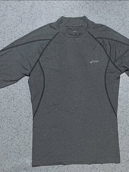 Asics core compression high neck tshirt for gym and sports size S to L

Chest 32...