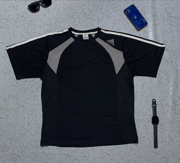 SOLD OUT  

Gym or sports activities dry fit strechy tshirt condition 99% size M...