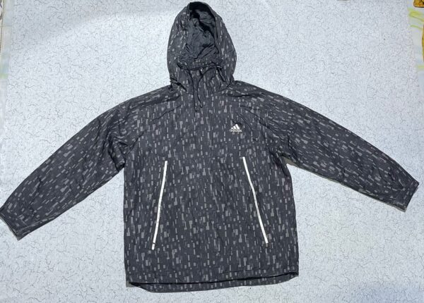 Hoodie for winter condition 1000% no sign of use size L

Price 1999/-

#winterth...