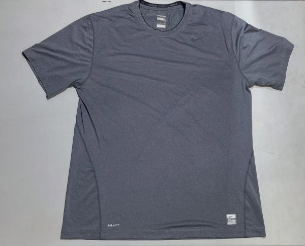 Nike Pro compression size XL 

Size is measured with tape 

Chest 44
Length 30

...