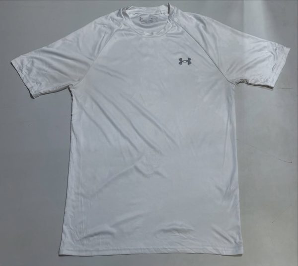 Under armour tee for summer and sports activities, size L loose fit, no issues c...