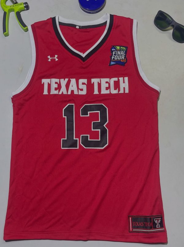 UA football jersey size M 

Chest 40
Length 30

Condition like new 

Thriftrise...