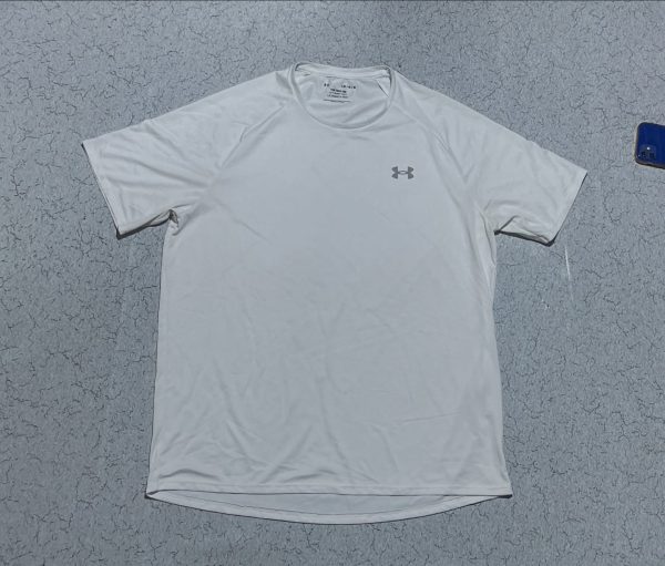 UA Tech Tee cotton for summer size XL condition like new

Chest 44
Length 28...