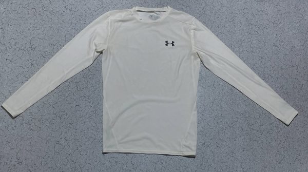 SOLD OUT  

UA Heat Gear full sleeve tshirt for gym or sports wear size M

Chest