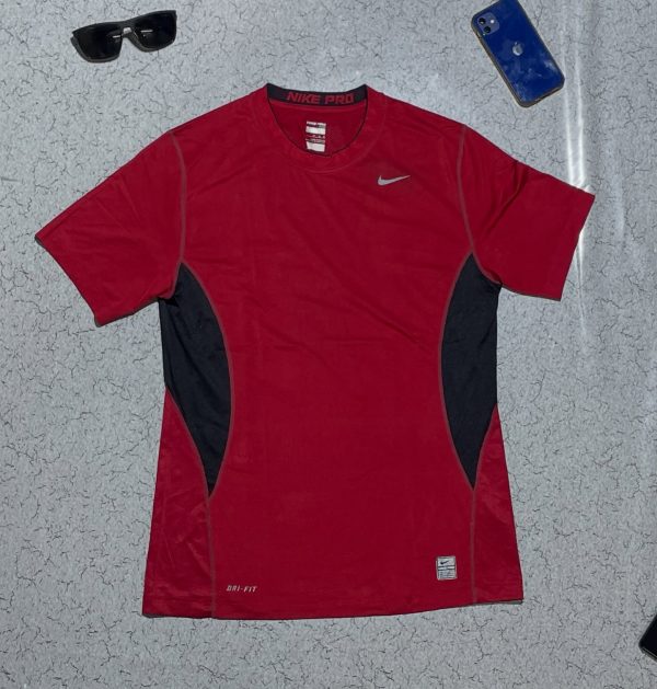 SOLD OUT 

Nik** pro size M condition 98%

Chest 38
Length 25

Price 750