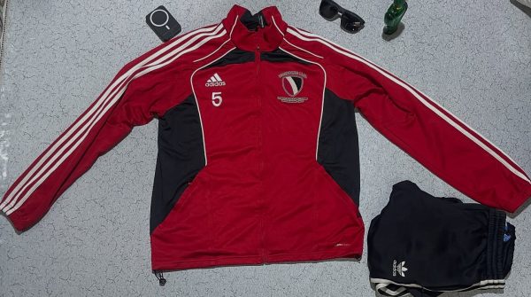 SOLD OUT  

Hi  red is attractive isn’t it?

Size XL

Chest 46
Length 27
Conditi