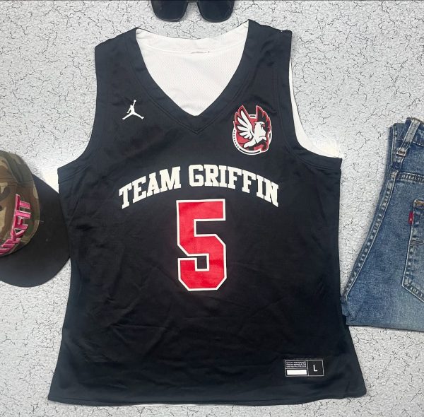 Go on beach or play baseball

Size M

Chest 38

Length 24

Condition excellent  ...