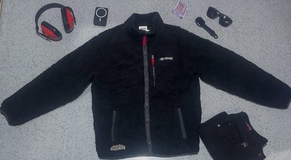 Another master piece a fleece jacket from korea

Size L
Chest 42
Length 25

Cond