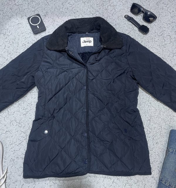 Women puffer jacket from made in korea trusted brand

Size M

Chest 36
Length 24