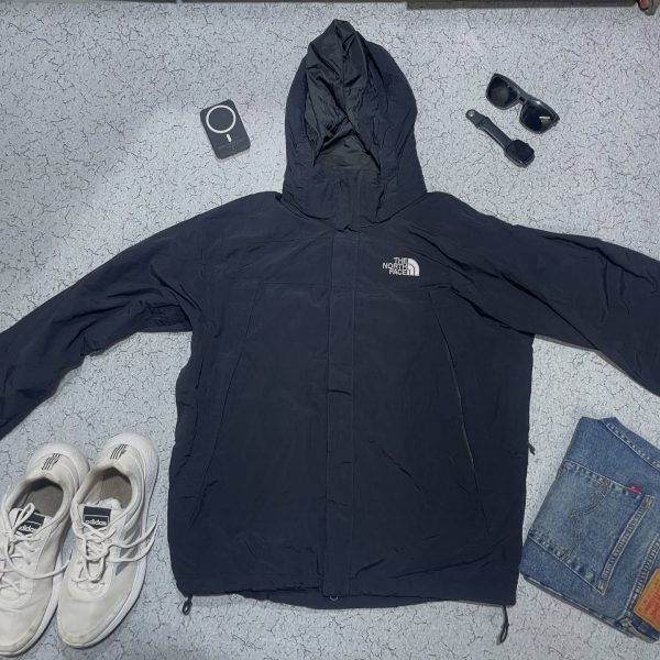 SOLD OUT  

Winter NF jacket hyvent hoodie is removable

Size xL

 Chest 46

Len