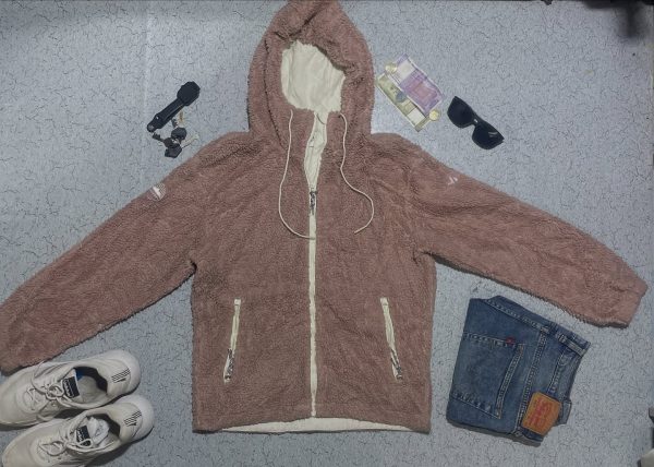 Millet fleece jacket size L 

Chest 42
Length 26

Condition 10/0