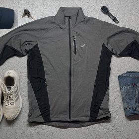ASICS track jacket condition 98% Size XLChest 44Length 28