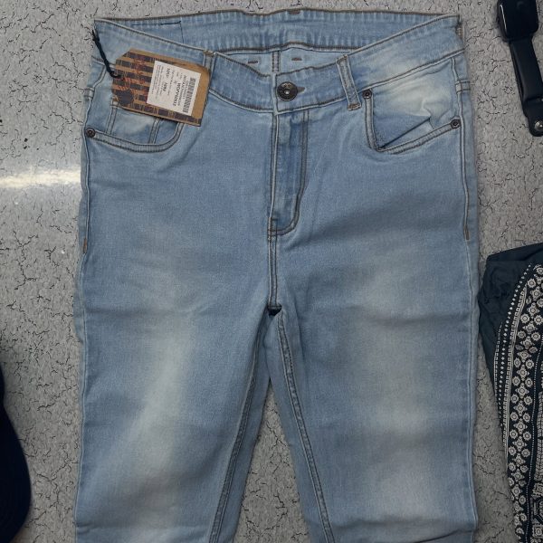 Women jeans unused brand new Size new

MRP 1699