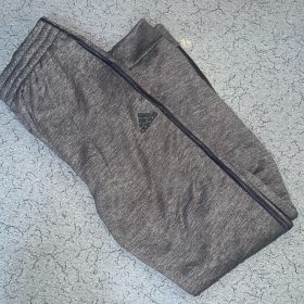 track pant thrift

Size S M fits stretchy 

Waist 26-28

Length 37

Condition 10...