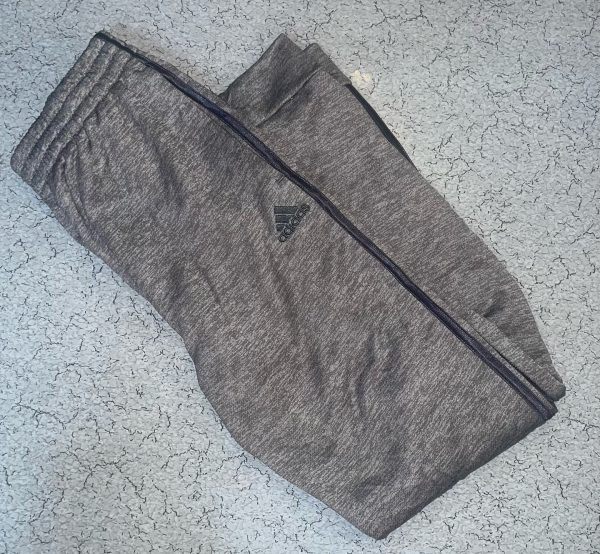 track pant thrift

Size S M fits stretchy 

Waist 26-28

Length 37

Condition 10...
