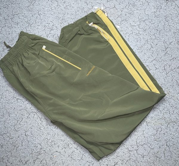 SOLD OUT  

Track pant 

Made in korea

Condition- excellent 

Price 599