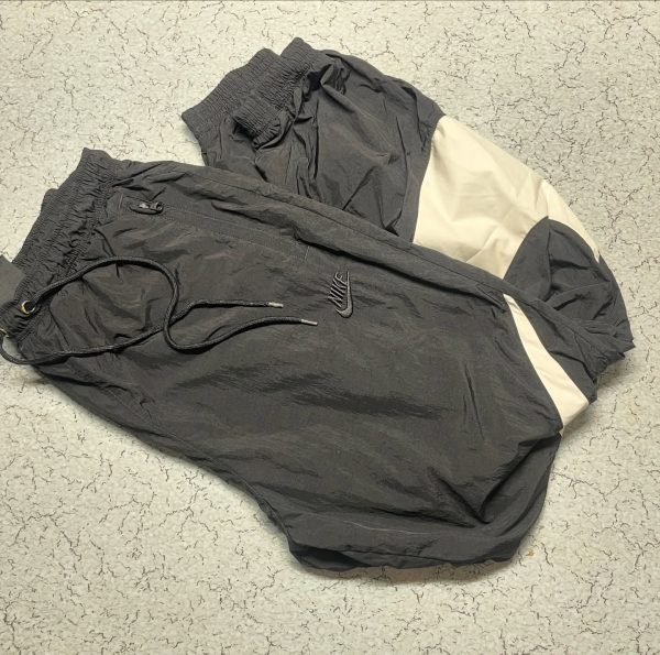 Sold  

Nike track pant Baggy

Size M

Waist 28 to 34

Length 38

Price 799