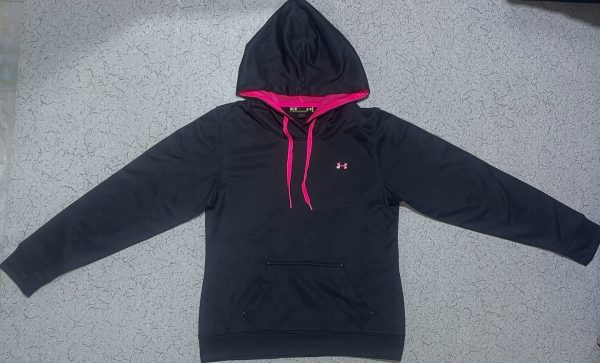 Women hoodie soft fabric for normal winter size M

Chest 40
Length 25