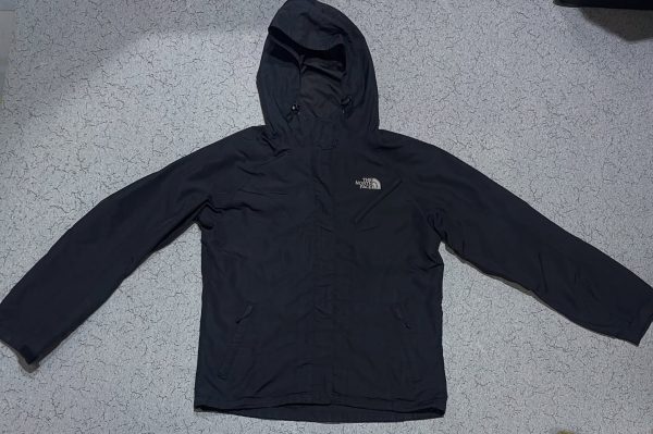 TNF Hoodie Jacket for normal winter size M condition 98%Chest 40Length 25Pr