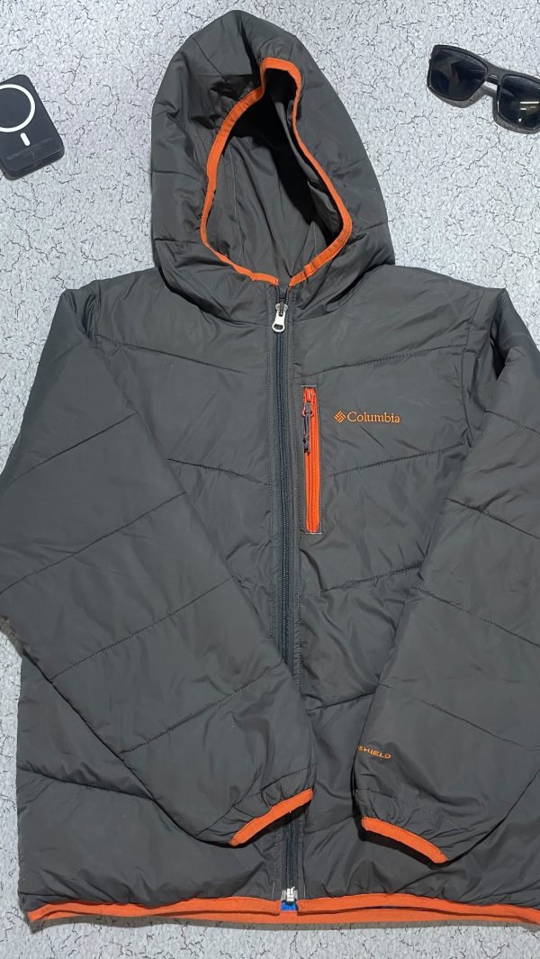 SOLD OUT  

2 In 1 jacket Omni Shield ,grey colour side is puffer Chest

Conditi...