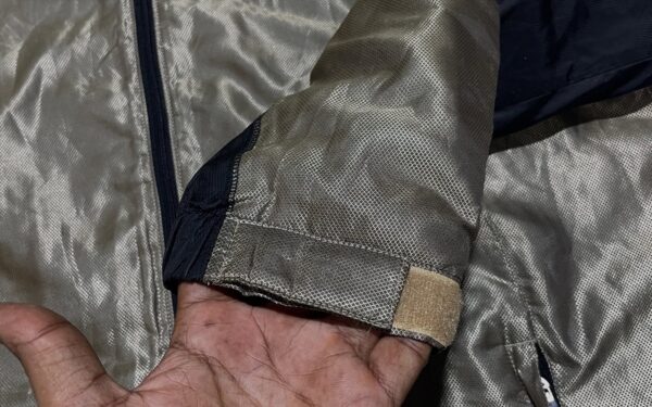 Asics Winter Jacket Silver Gold XXL - Image 9