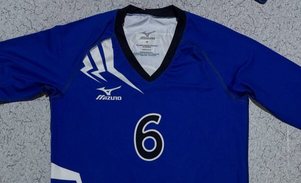 Mizuno men's long-sleeve volleyball jersey Size M - Image 5
