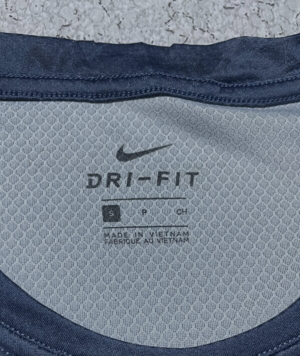 NIKE PRO DRI FIT FULL SLEEVE TSHIRT SIZE M DARK BLUE - Image 4