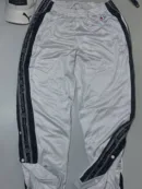 Champion baggy button type track pant size Xl

Waist 34-38
Length 44

Condition 