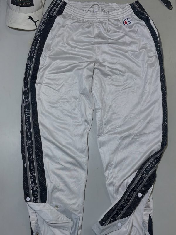 Champion baggy button type track pant size Xl

Waist 34-38
Length 44

Condition