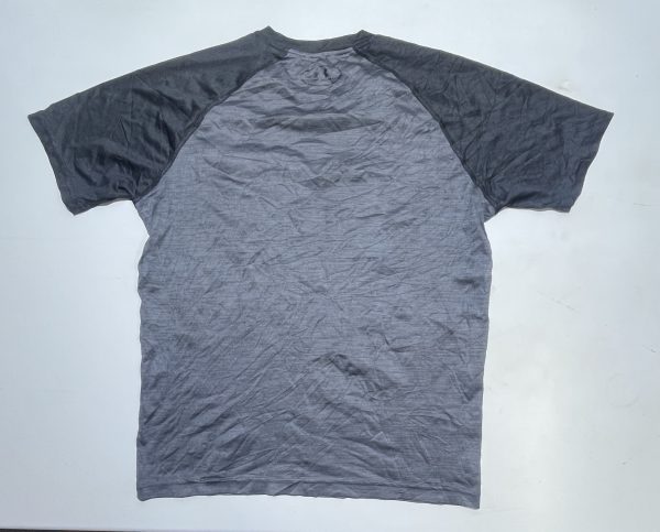 Under Armour Heatgear half sleeve Tshirt size L grey black - Image 2