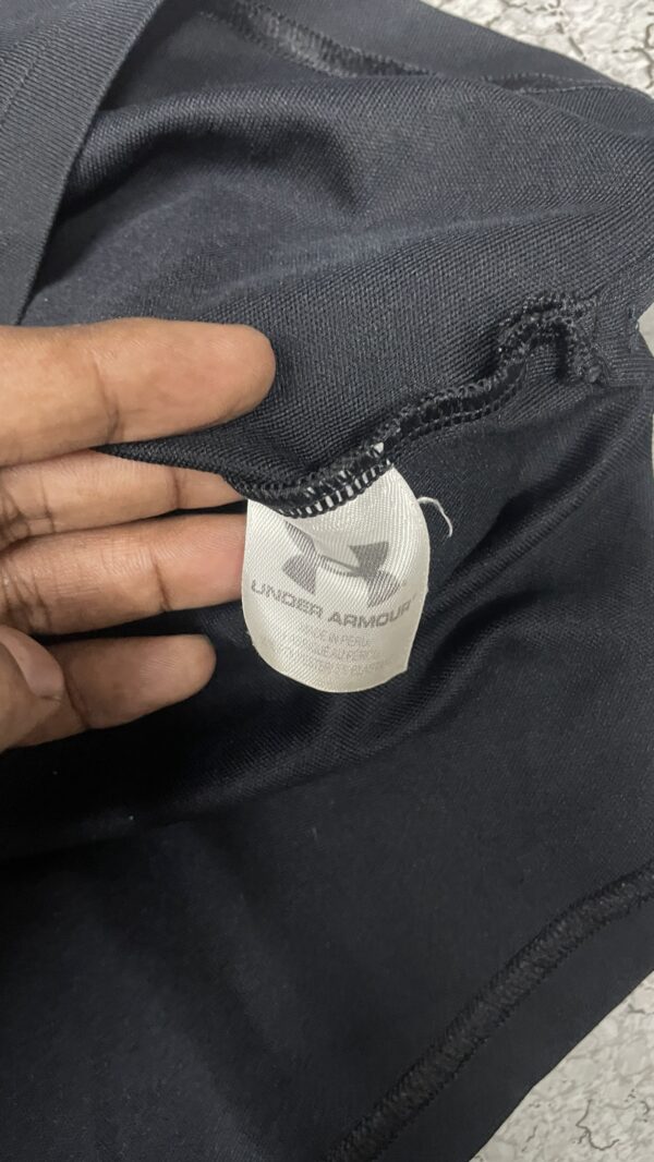 Under Armour Tshirt black size L - Image 2