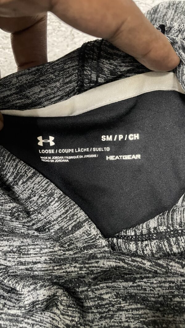 Under Armour Hoodie lite weight full sleeve Tshirt black grey size L - Image 5