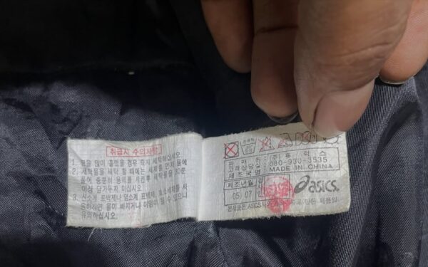 Asics Winter Puffer Lite Weight Jacket Size Xxl Color Gold - Image 4