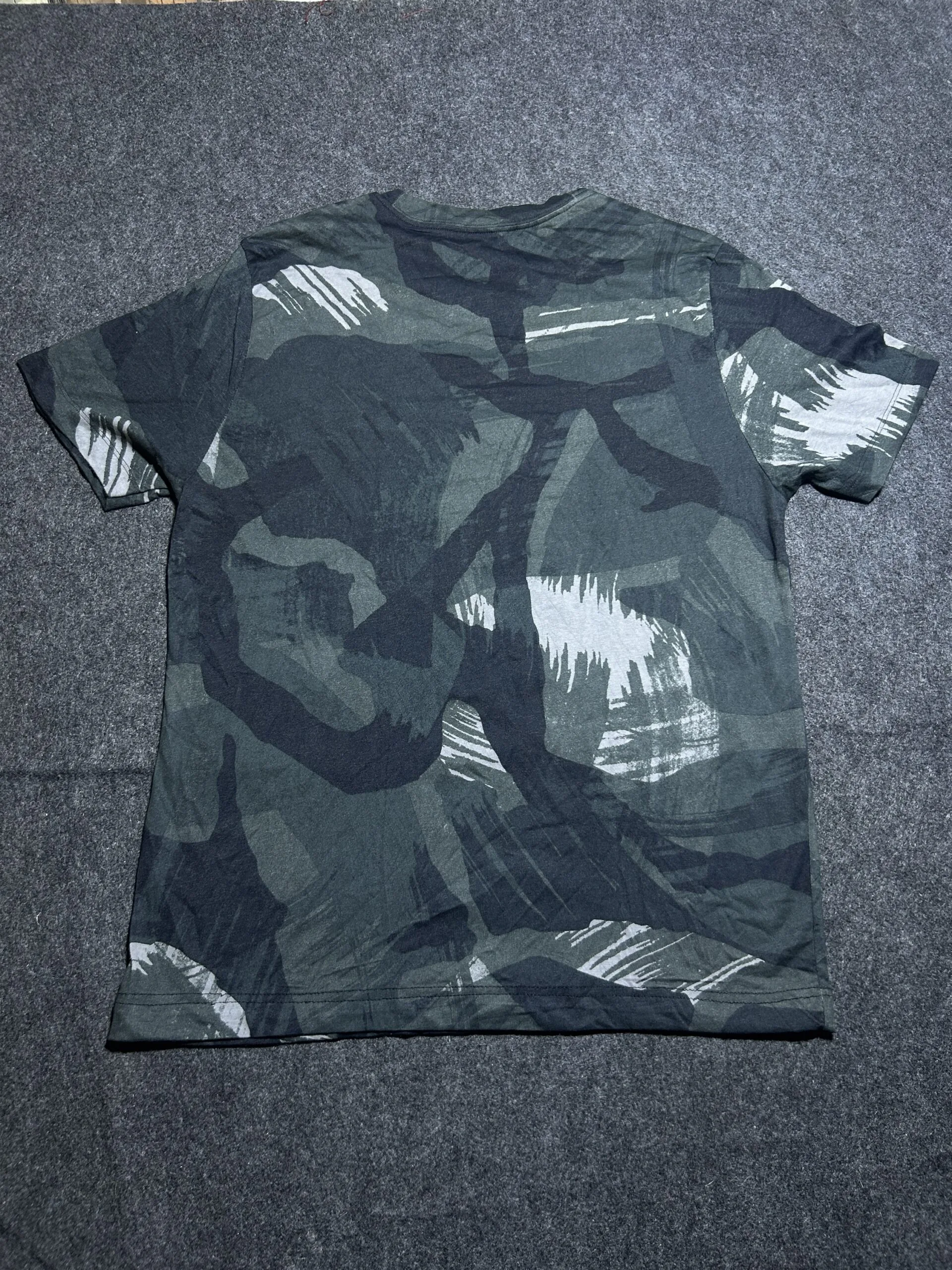Nike Dri-Fit Camo Print T-Shirt – Dark Green/Black – Size M 3 Nike shirts