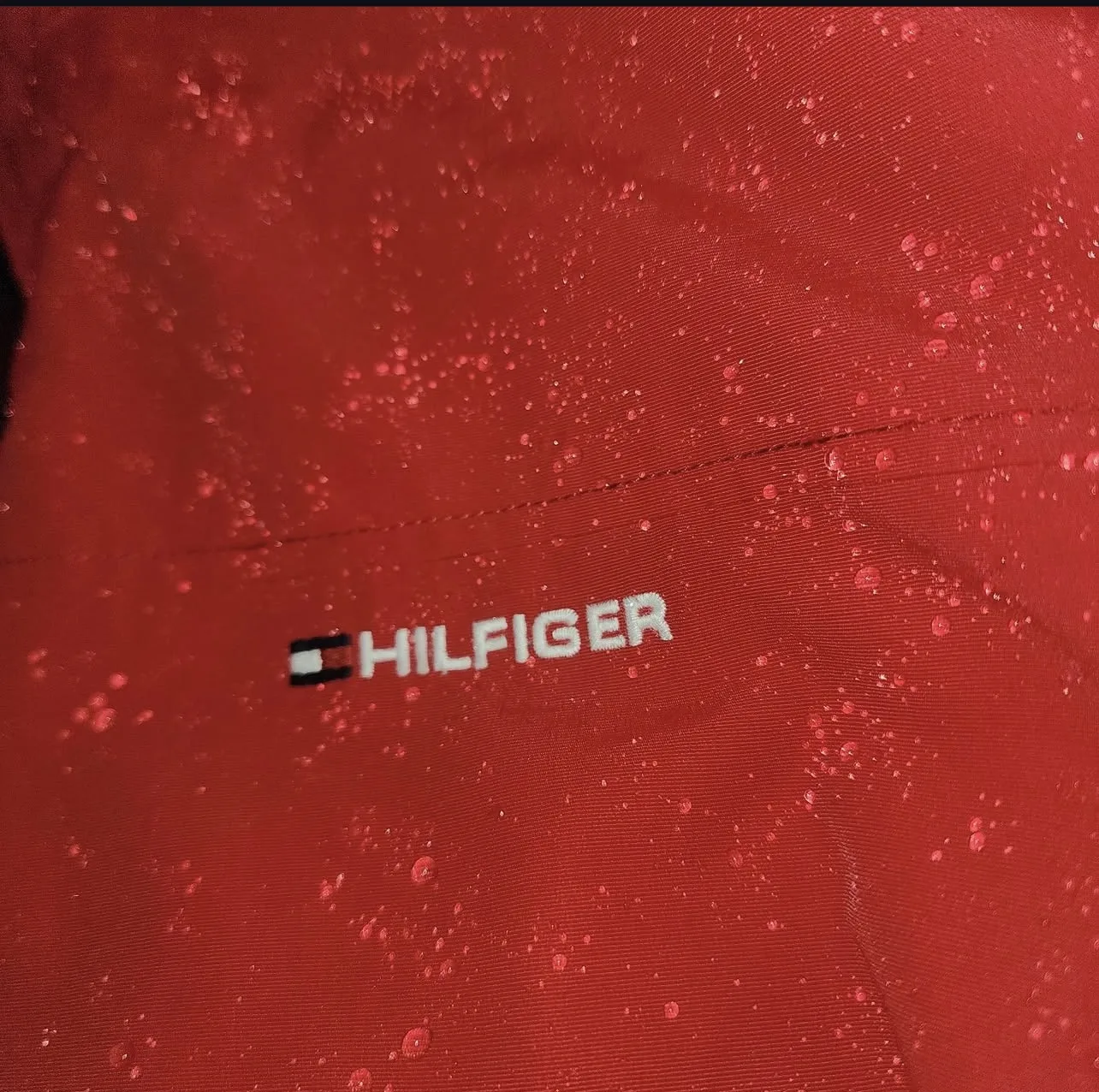 Tommy Hilfiger Men’s Red Hooded Water-Resistant Lightweight Jacket | L 4 thrift jackets india