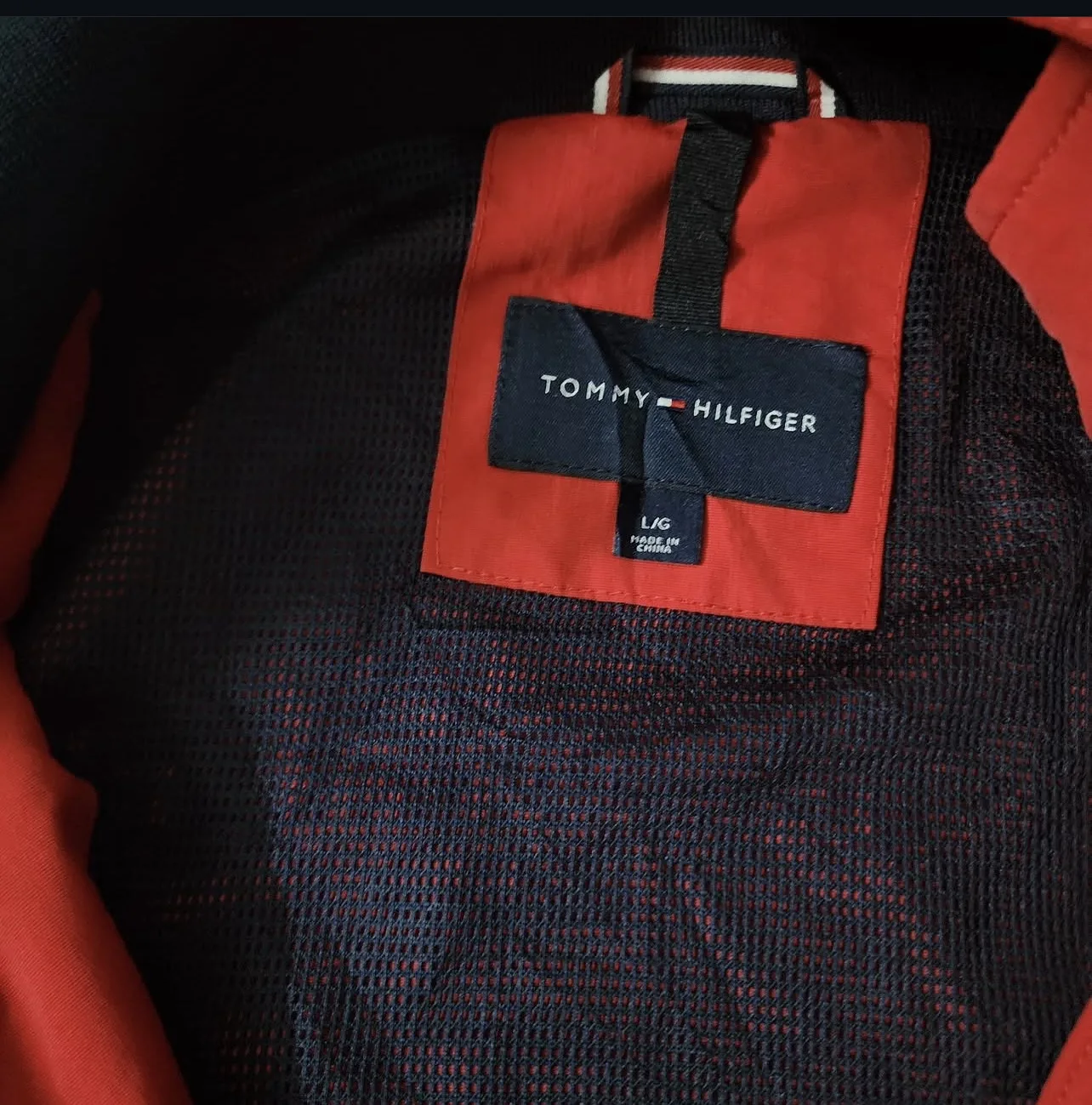 Tommy Hilfiger Men’s Red Hooded Water-Resistant Lightweight Jacket | L 5 thrift jackets india