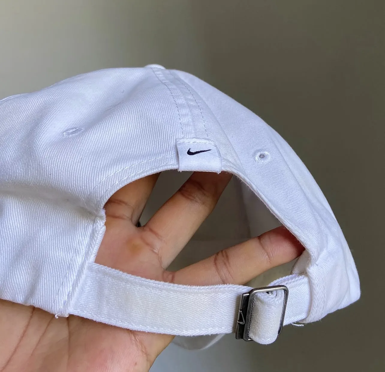 Nike White Adjustable Baseball Cap | Classic Sports Cap | Size S/M - Image 7
