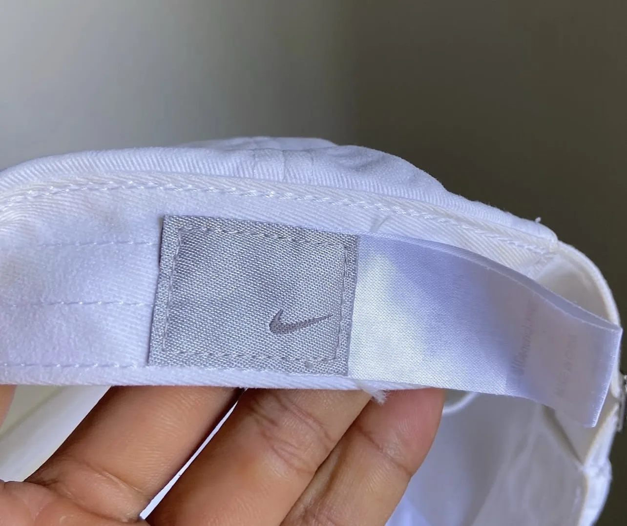 Nike White Adjustable Baseball Cap | Classic Sports Cap | Size S/M - Image 8