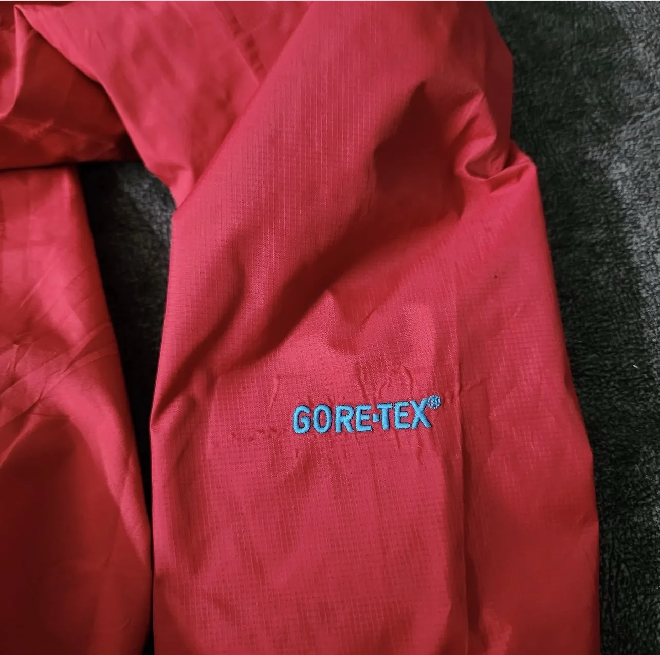 The North Face Summit Series Gore-Tex Waterproof Hooded Shell Jacket Red |M 6 The North Face jackets