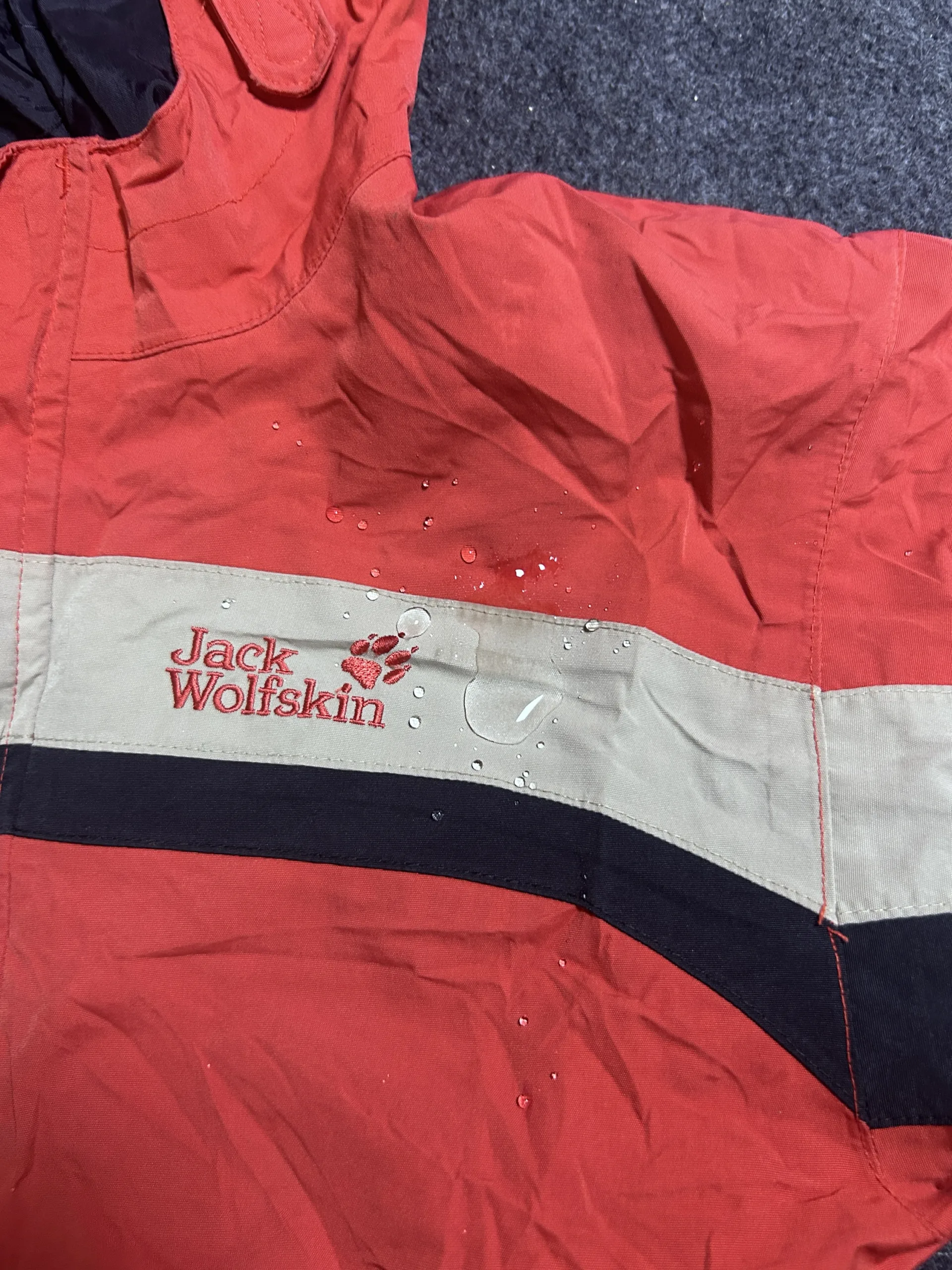 Jack Wolfskin Texapore Waterproof Hooded Outdoor Jacket Red | S 8 thrift jackets india