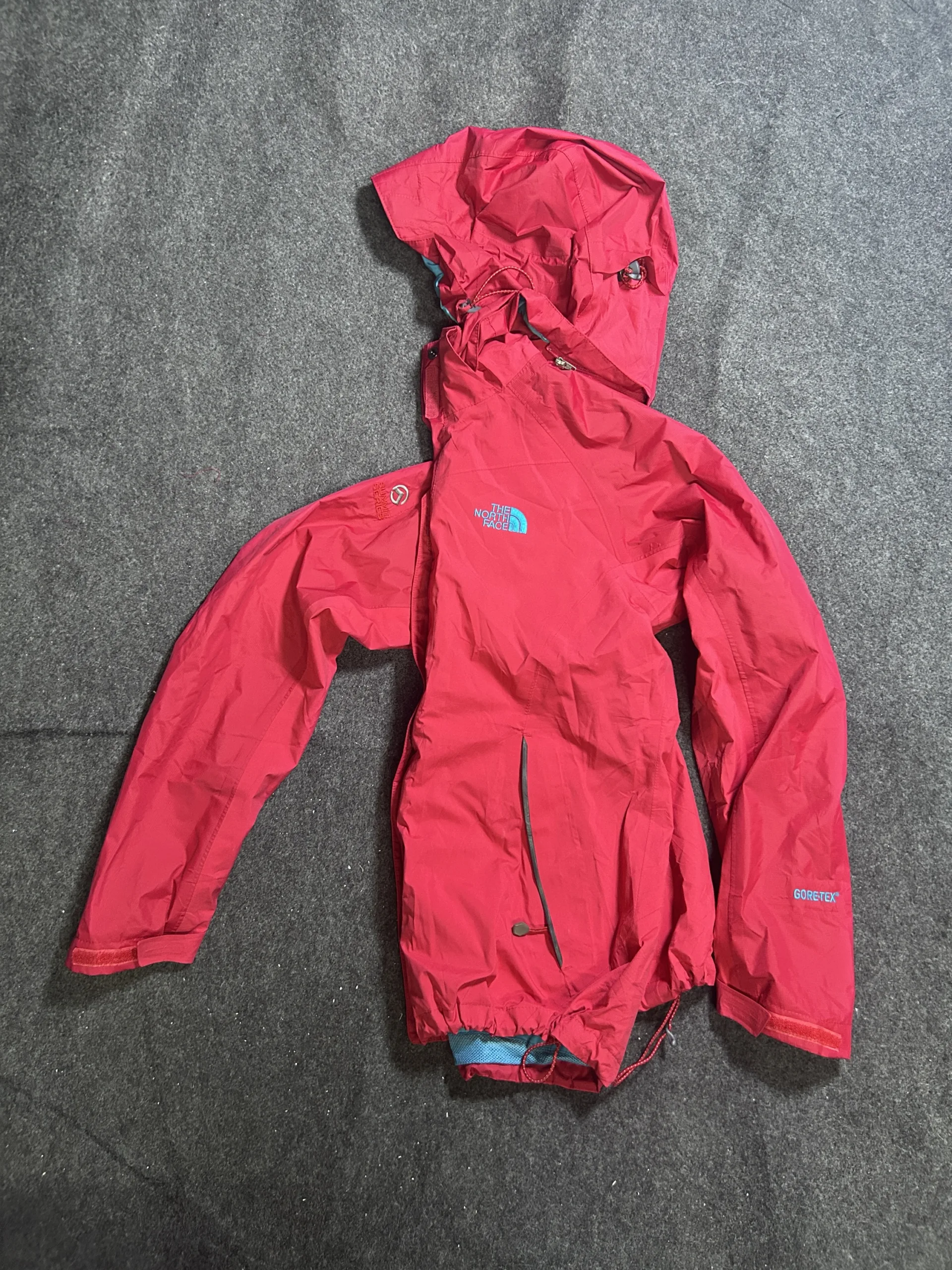 The North Face Summit Series GORE-TEX Waterproof Hooded Shell Jacket Red |M