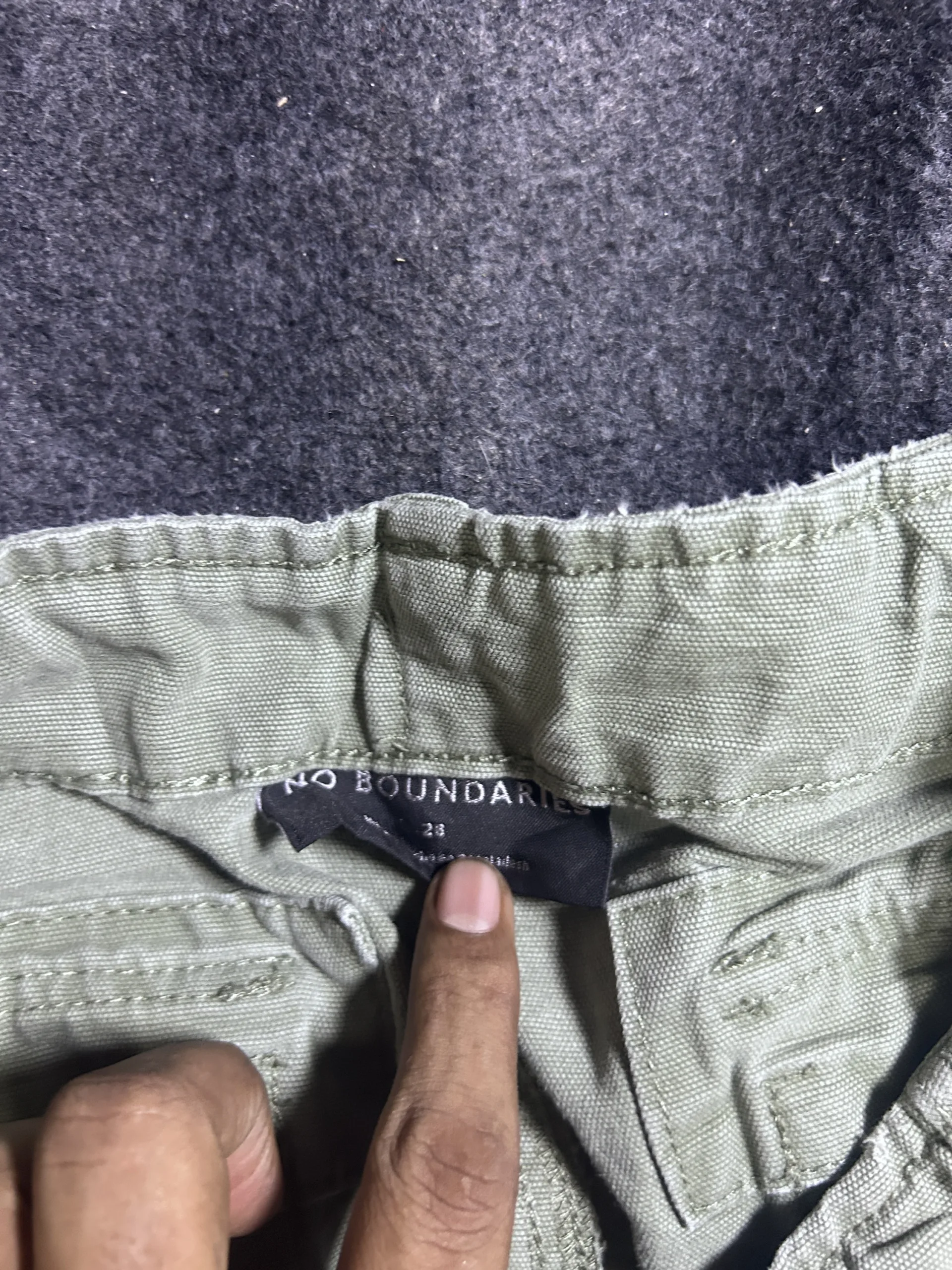 No Boundaries Baggy Olive Green Cargo Denim Size 30 | Vintage Utility Y2K Style 4 thrift cargo pants india