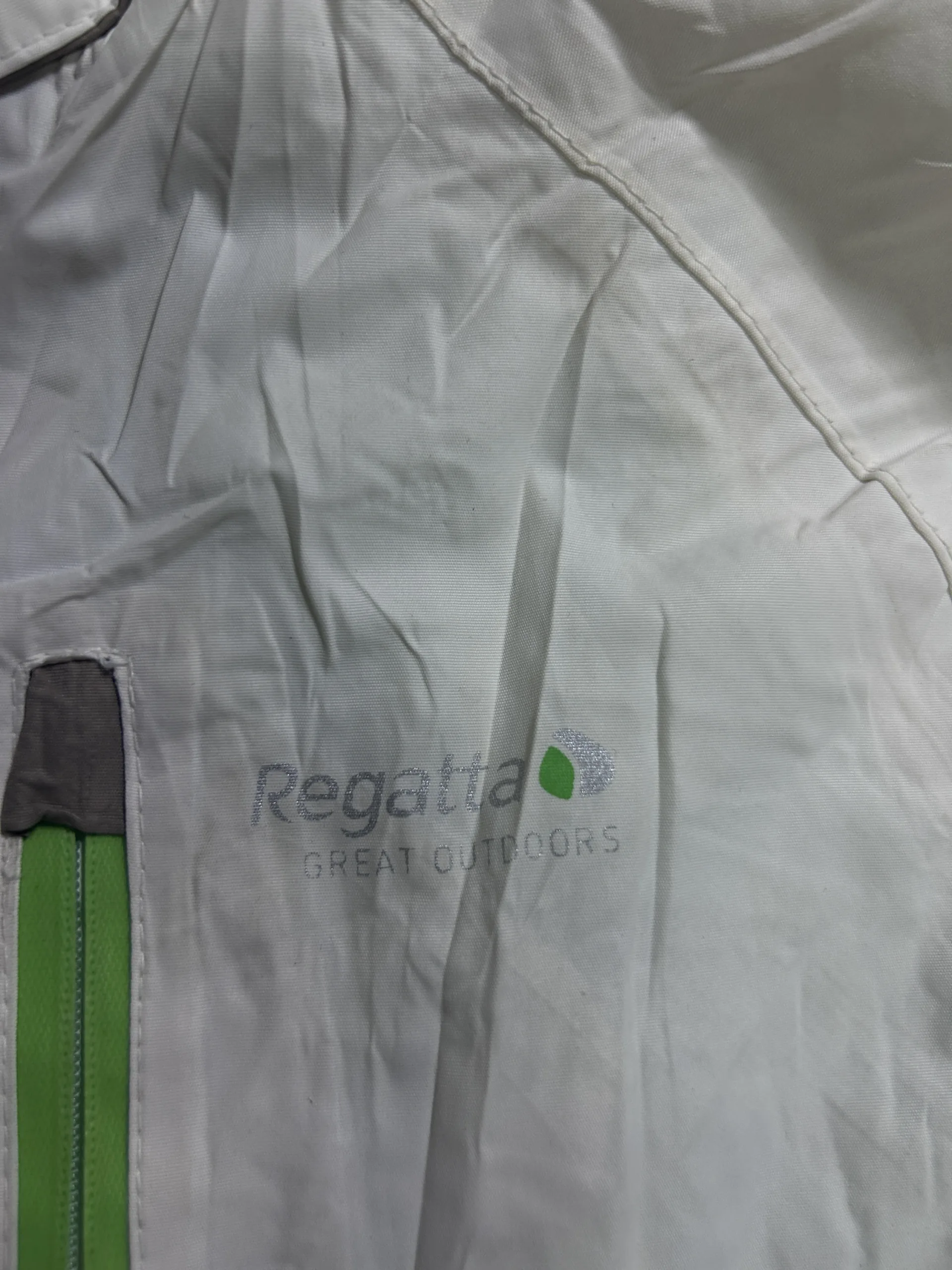 Regatta Isotex Waterproof Hooded Outdoor Jacket White &Amp; Green L 4 thrift jackets india