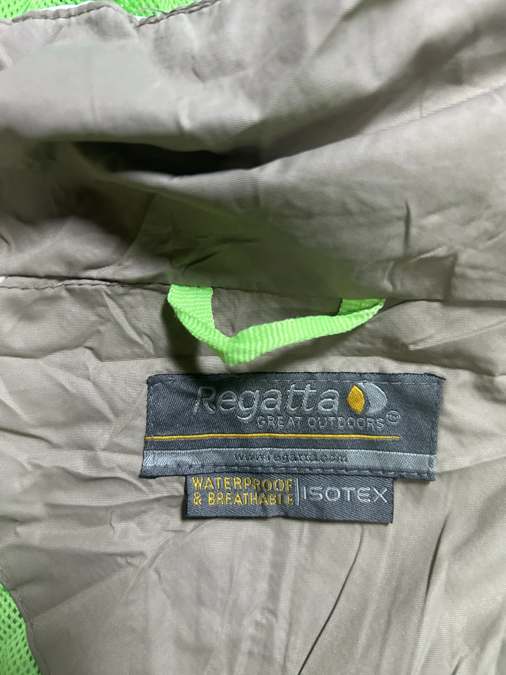 Regatta Isotex Waterproof Hooded Outdoor Jacket White &Amp; Green L 6 thrift jackets india