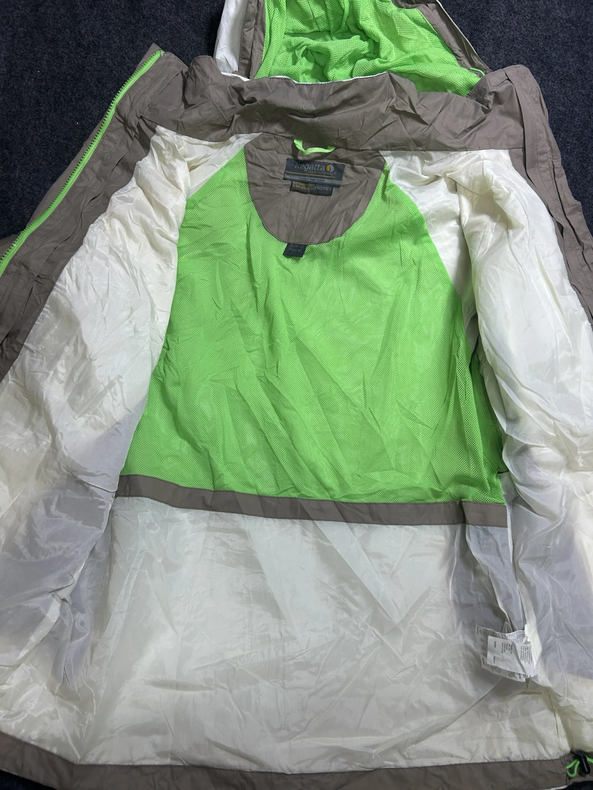 Regatta Isotex Waterproof Hooded Outdoor Jacket White &Amp; Green L 10 thrift jackets india