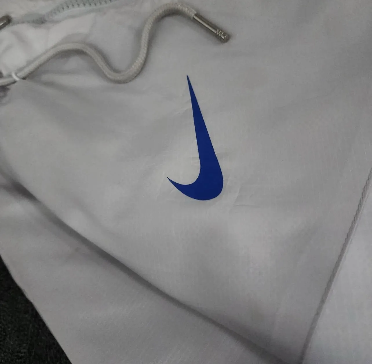 Nike Chelsea Fc Hooded Windbreaker Jacket White &Amp; Grey Xl 3 Nike windbreakers