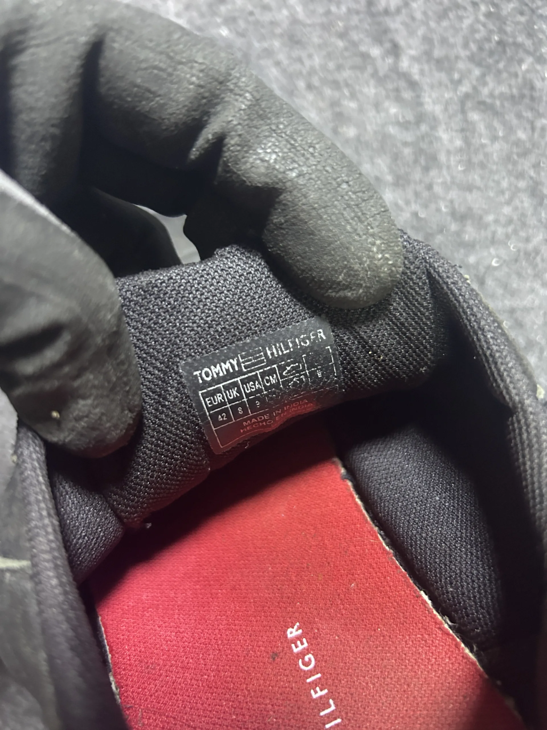 Tommy Hilfiger Black Leather Sneakers – Uk 4 thrift sneakers india